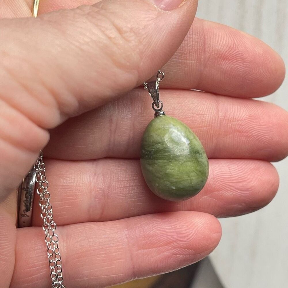 Chinese jade natural green raindrop pendant silver plated stainless steel silver - Picture 6 of 7